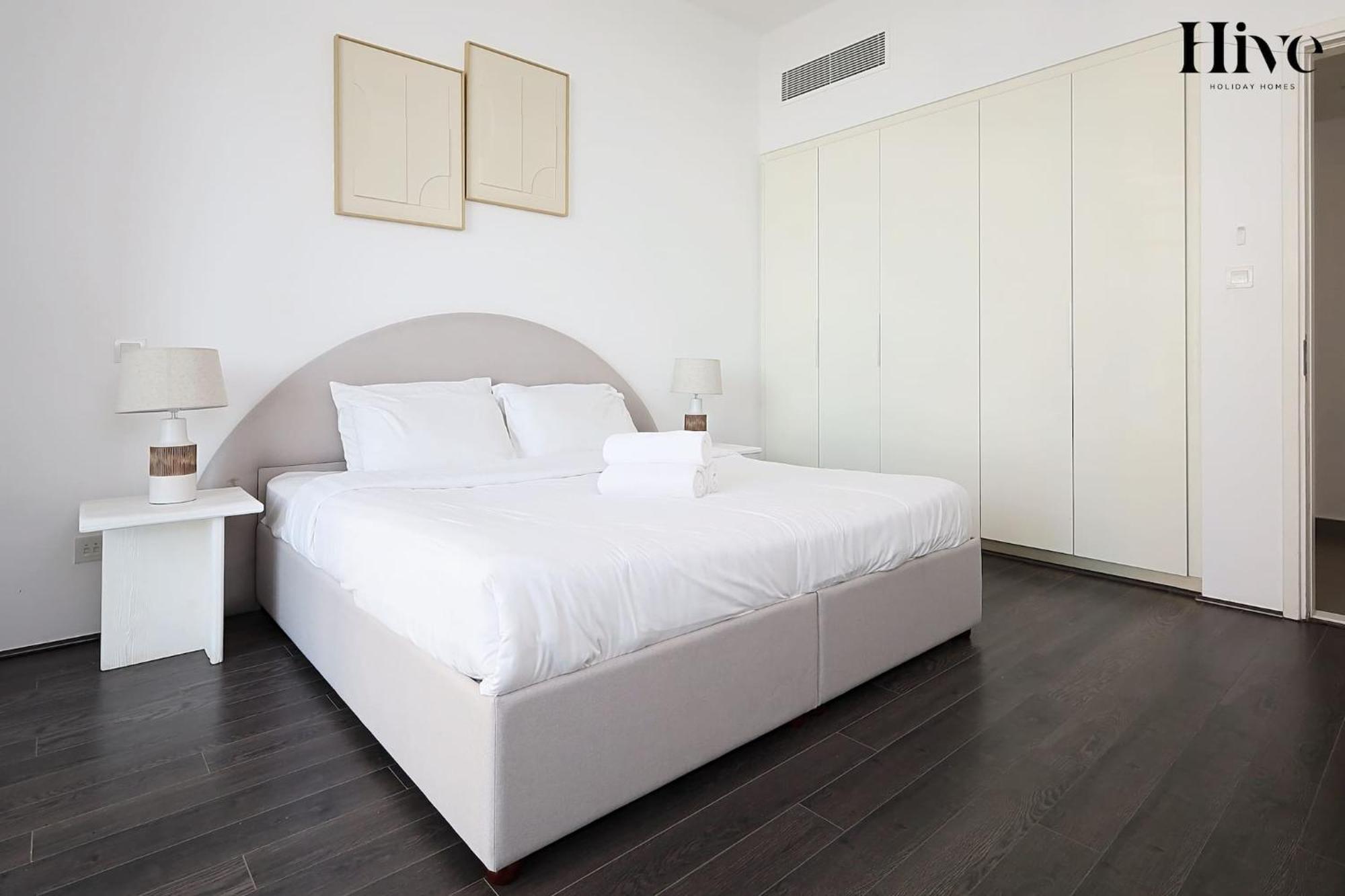 2 Bedroom Al Suffouh Apartment *